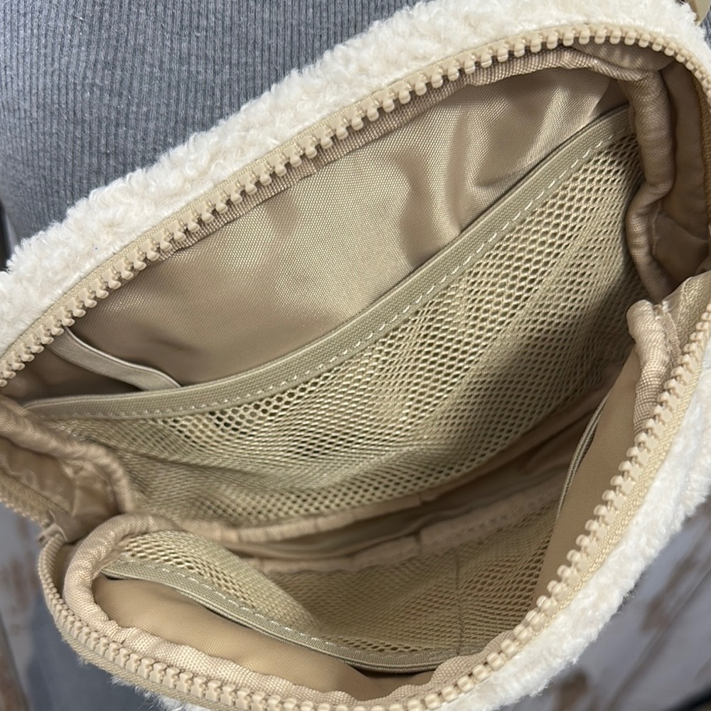 Lole Cream Crossbody Bag - Picture 5 of 5